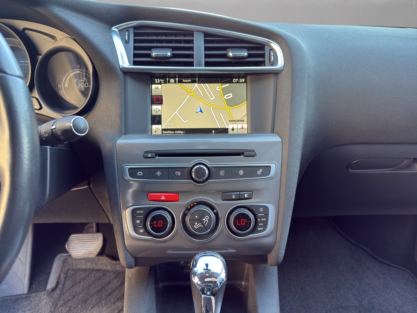 CITROEN C4 1.2 Pure Tech Feel Automatic-image-14