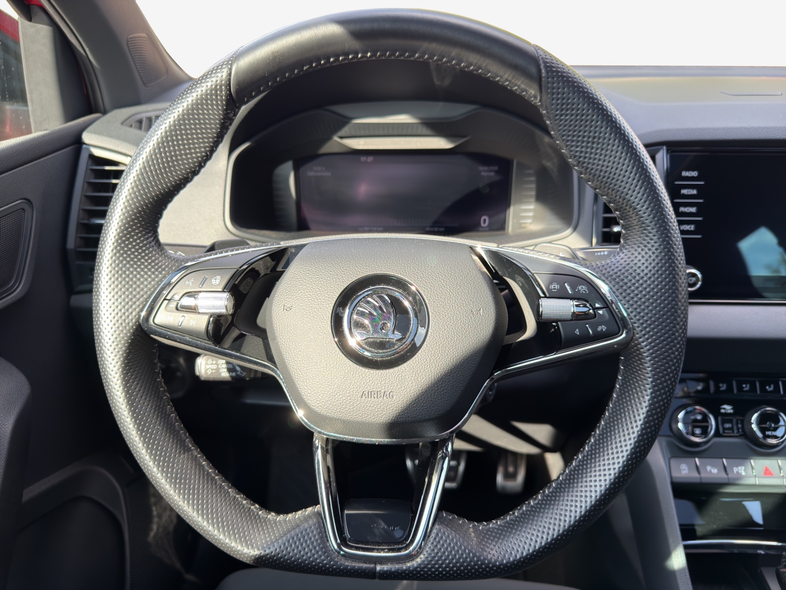 SKODA Karoq 2.0 TSI SportLine 4x4 DSG-image-9