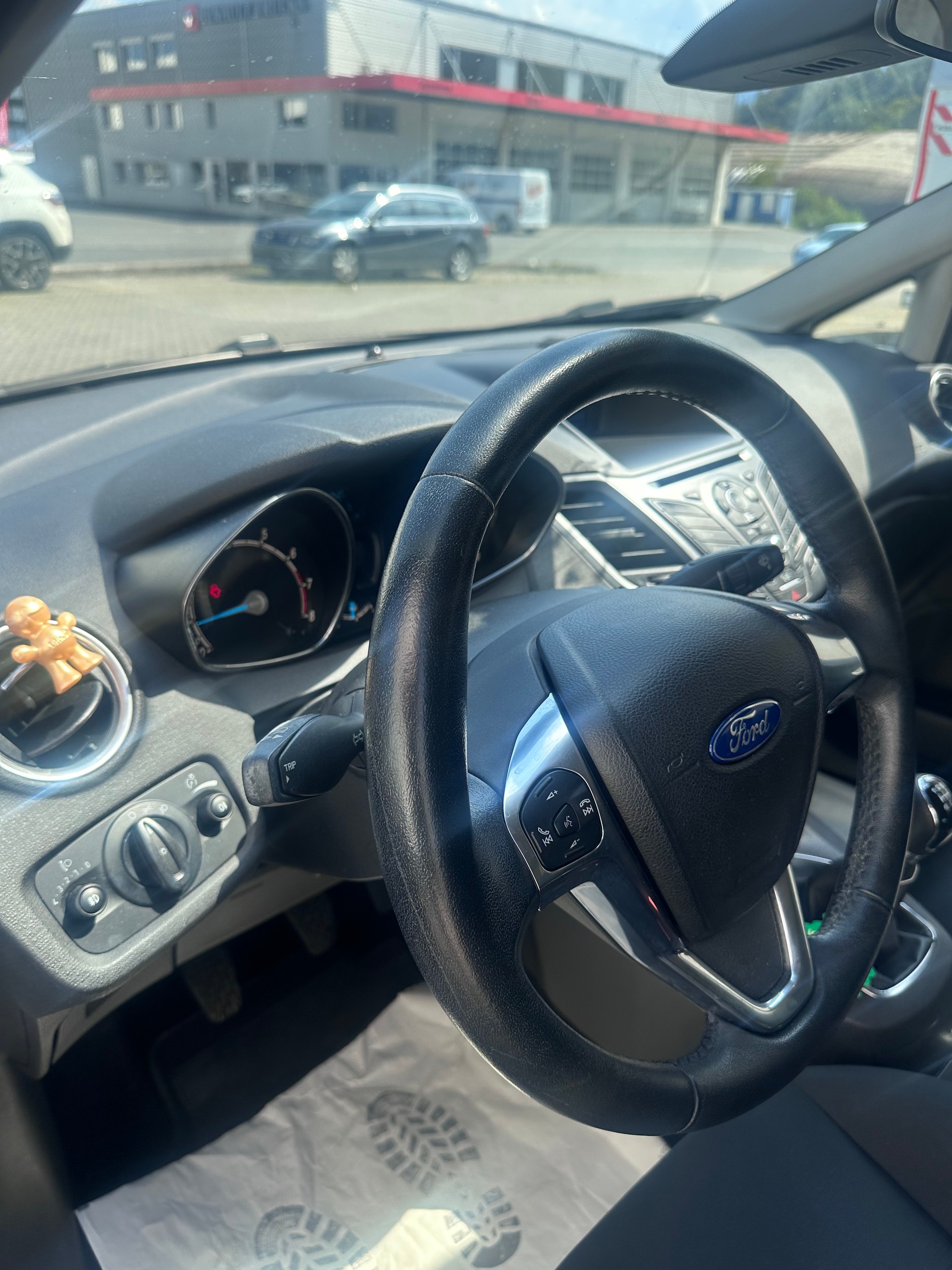 FORD Fiesta 1.0 SCTi Titanium, Bluetooth, Parksensoren, Frisch ab MFK, LED tagfahrlicht-image-12
