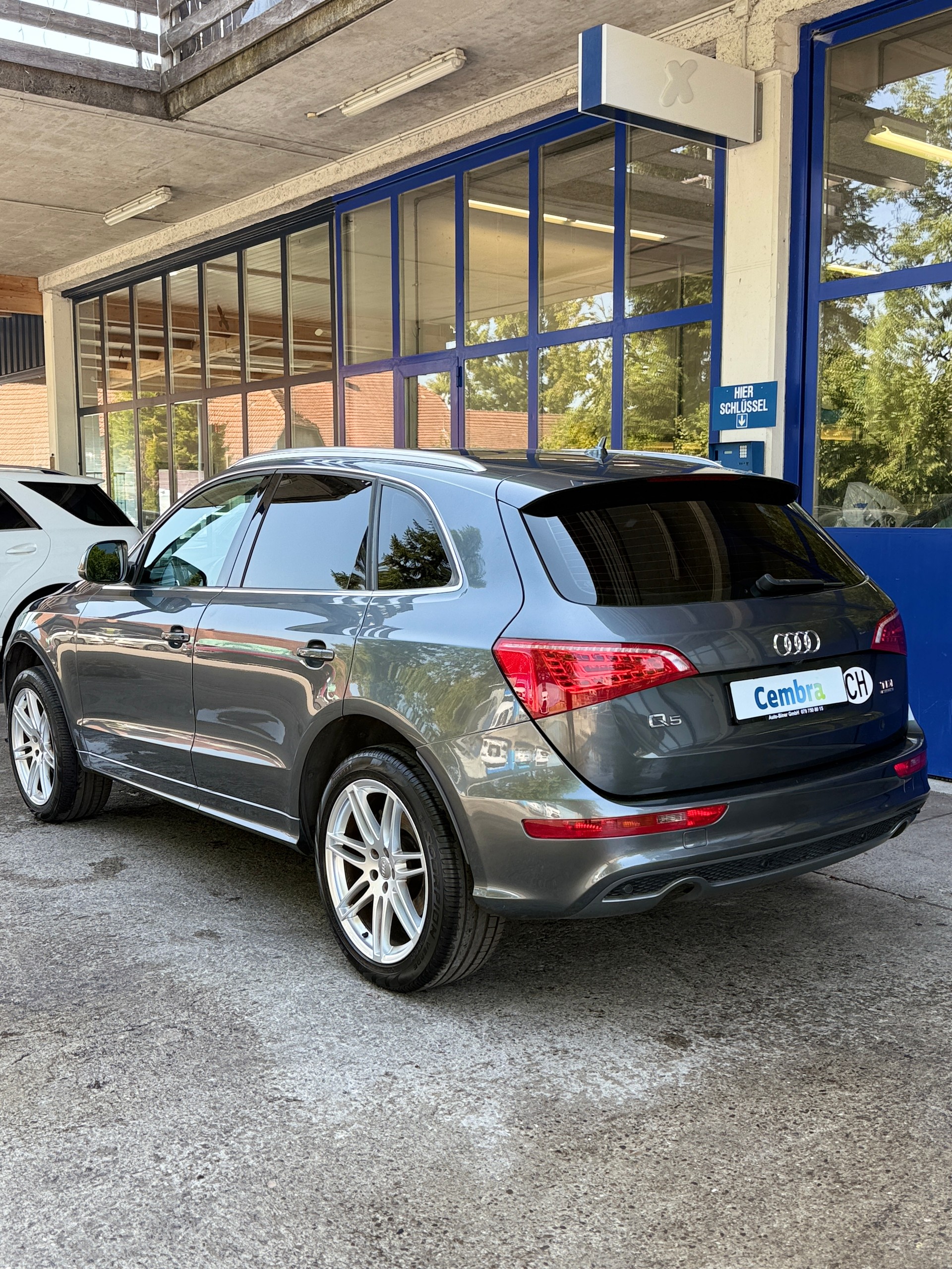 AUDI Q5 3.0 TDI quattro S-tronic-showroom-element-2