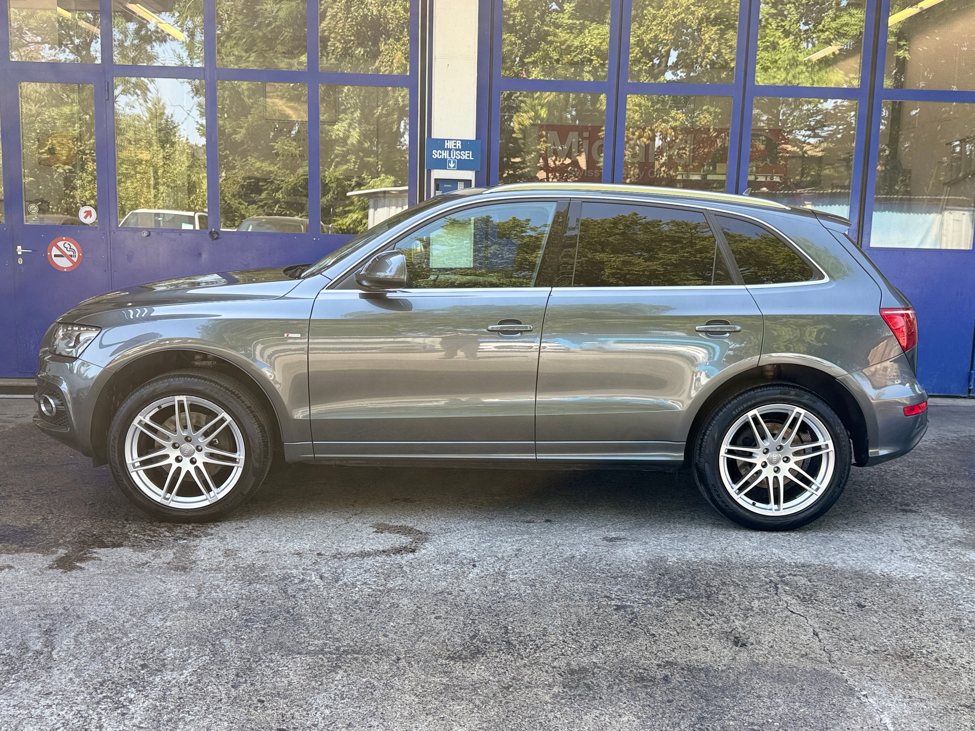 AUDI Q5 3.0 TDI quattro S-tronic-showroom-element-1