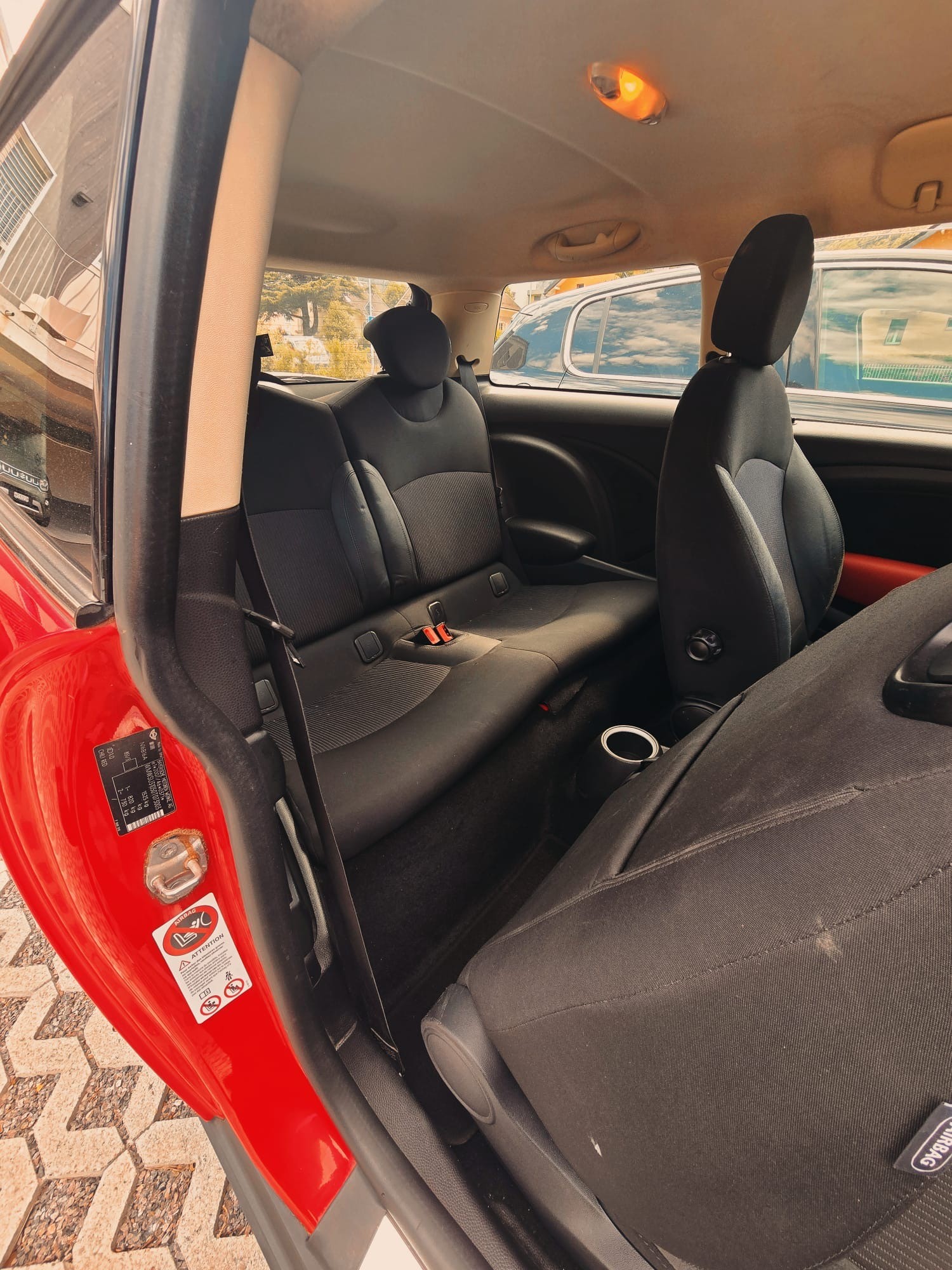 MINI 1.6i Cooper-image-4