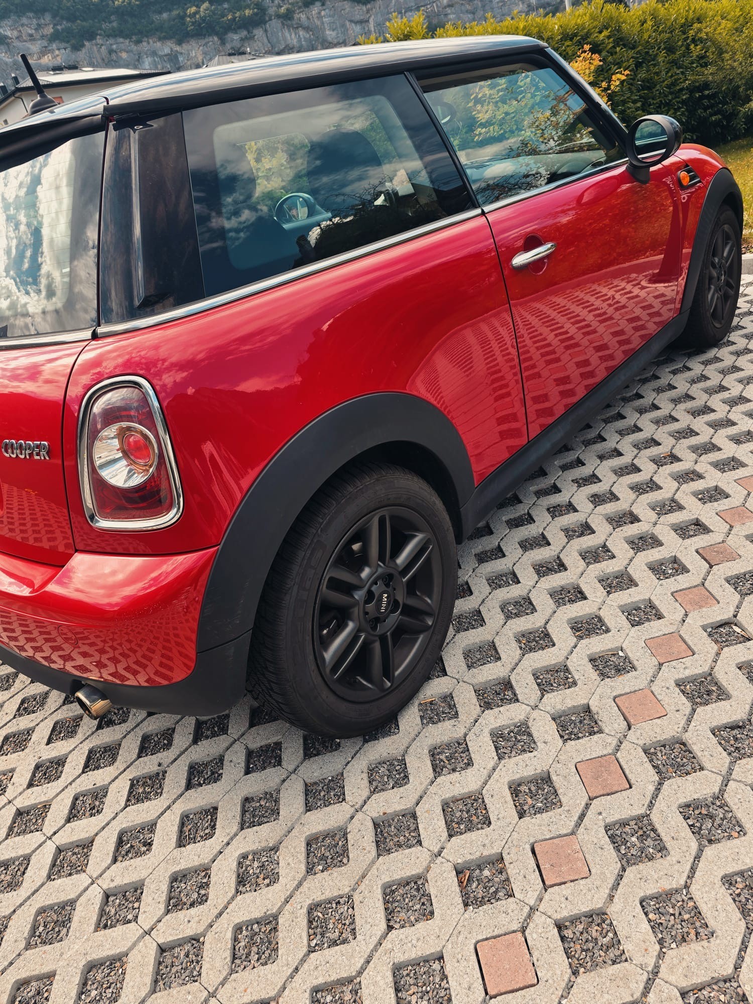 MINI 1.6i Cooper-image-1