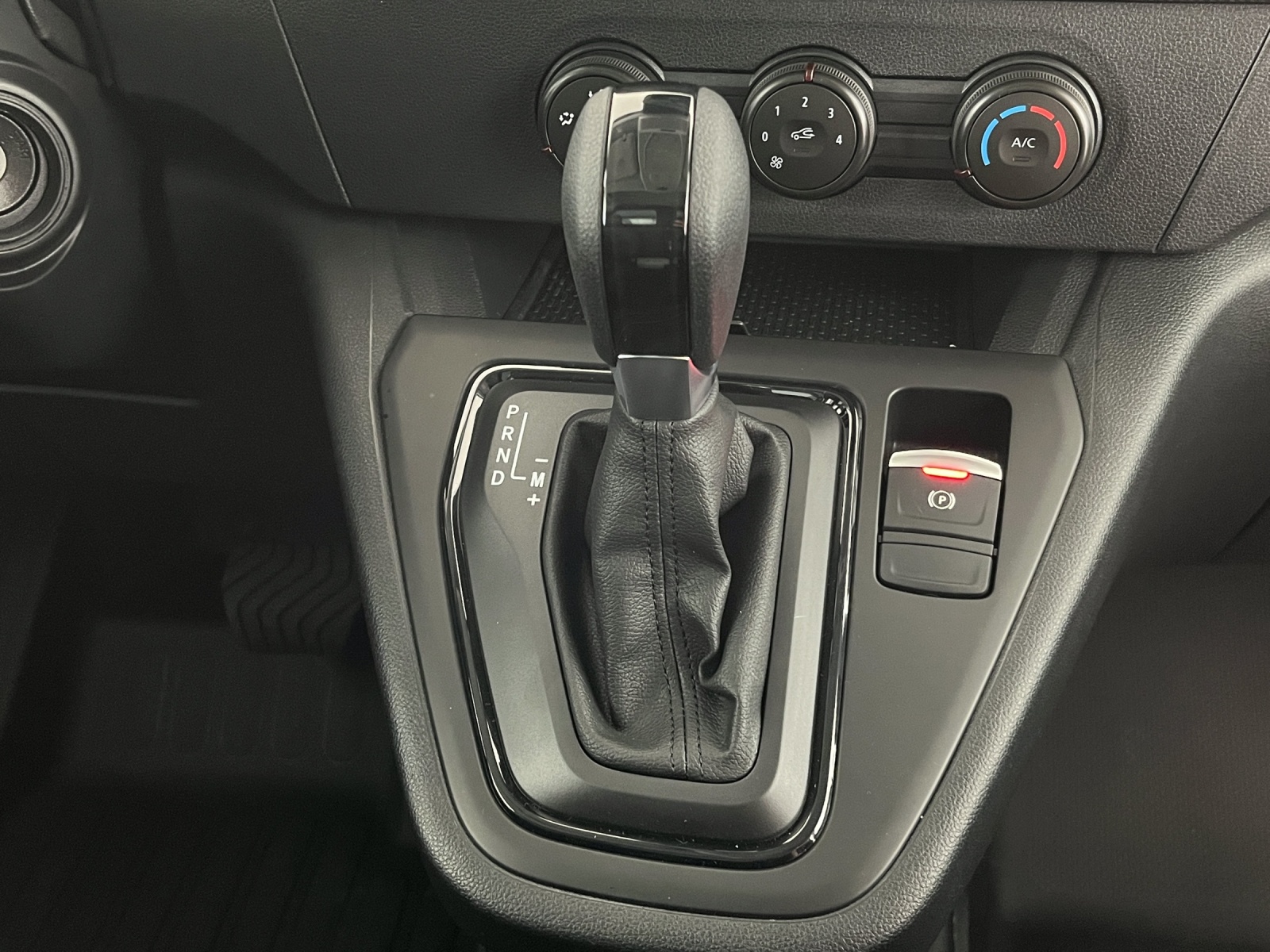 RENAULT Kangoo Van 1.5 dCi 115 Extra-image-13