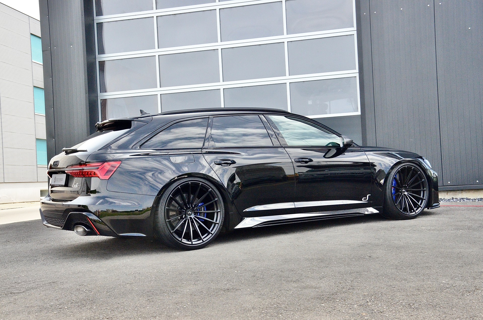 AUDI RS6 Avant 4.0 TFSI V8 Performance quattro-image-4