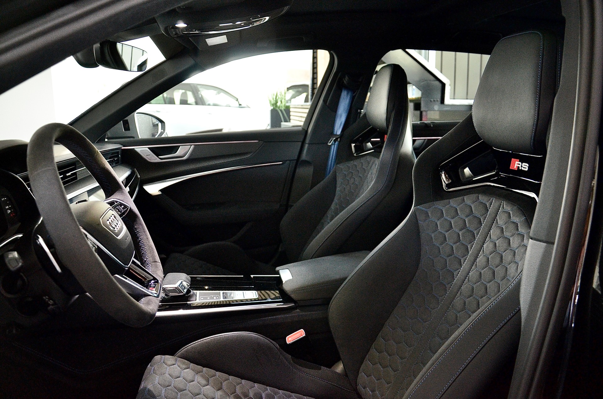 AUDI RS6 Avant 4.0 TFSI V8 Performance quattro-image-12