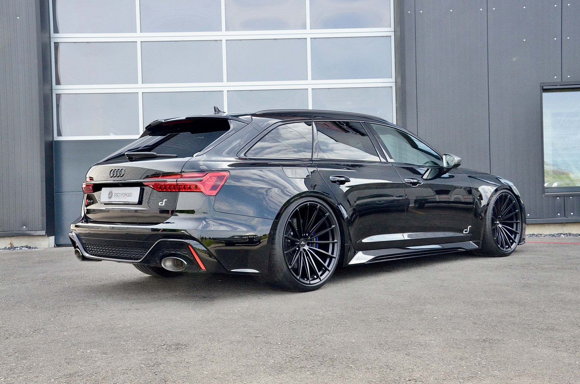 AUDI RS6 Avant 4.0 TFSI V8 Performance quattro-image-3