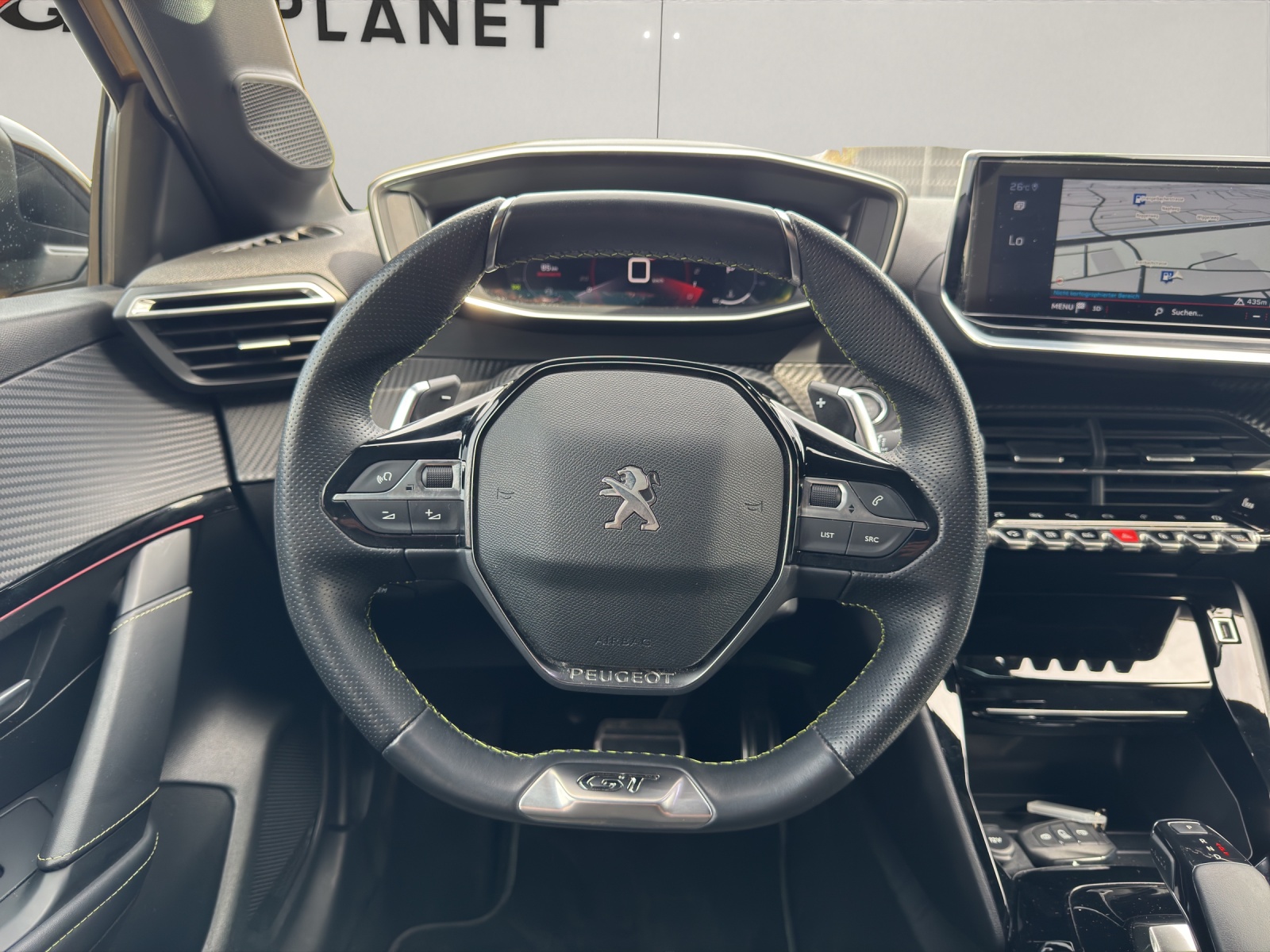 PEUGEOT 208 1.2 PureTech 130 GT Line-image-7