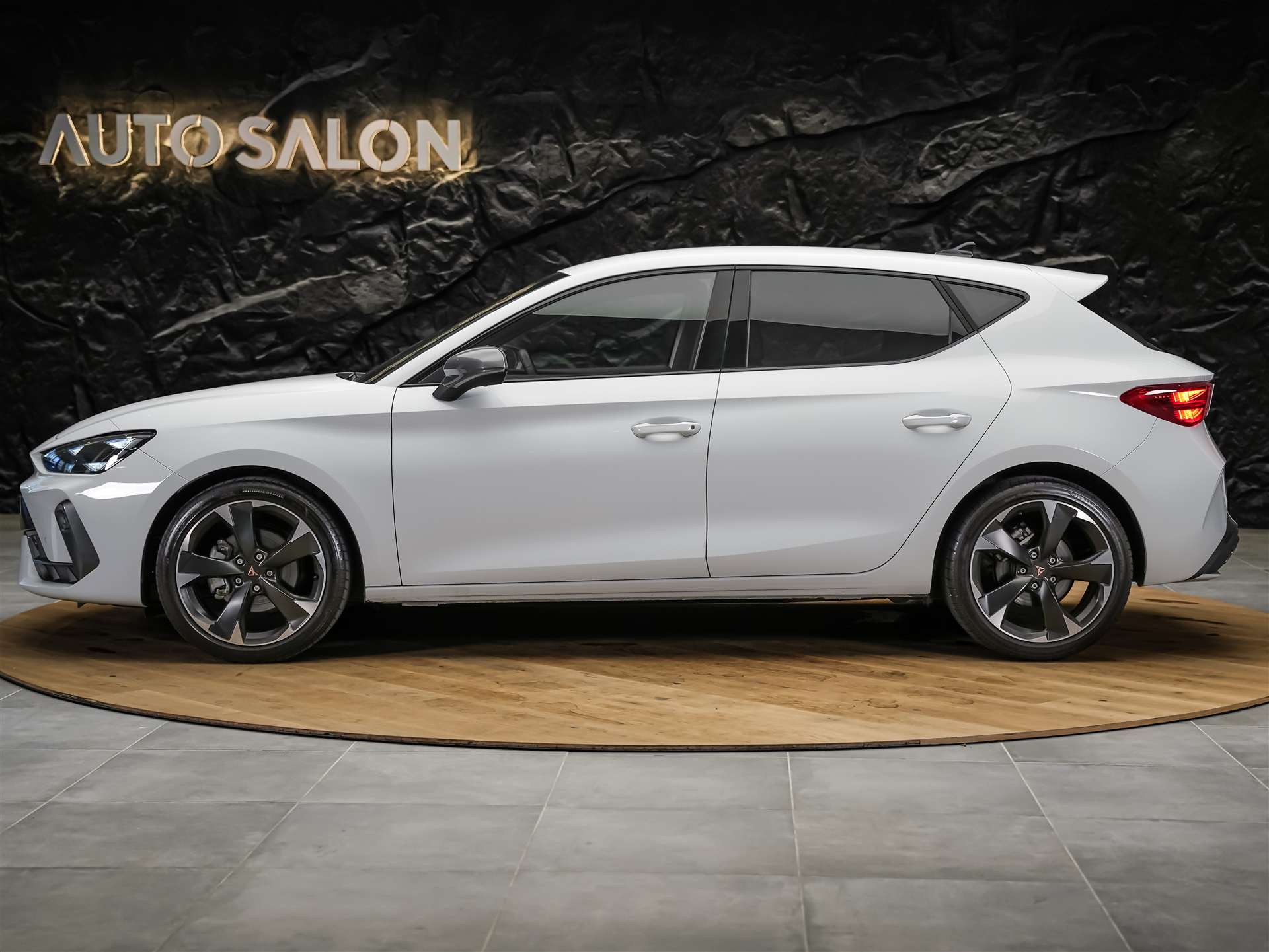 CUPRA LEON 2.0 TDI DSG *NEUES MODELL*Werksgarantie*Lenkradheizung*Assistenten*-showroom-element-2