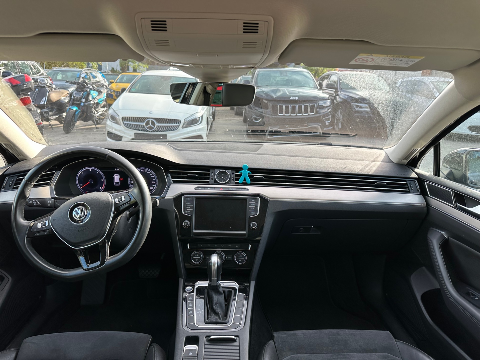 VW Passat Variant 2.0 TDI BMT High. DSG 4Motion-image-11