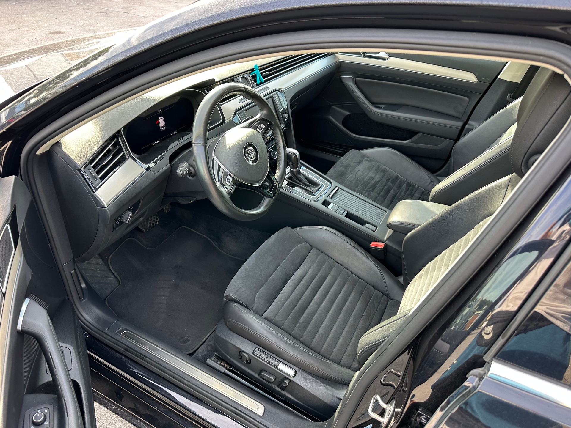 VW Passat Variant 2.0 TDI BMT High. DSG 4Motion-image-8