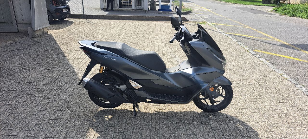 HONDA PCX 125 DX TFT. connectivity