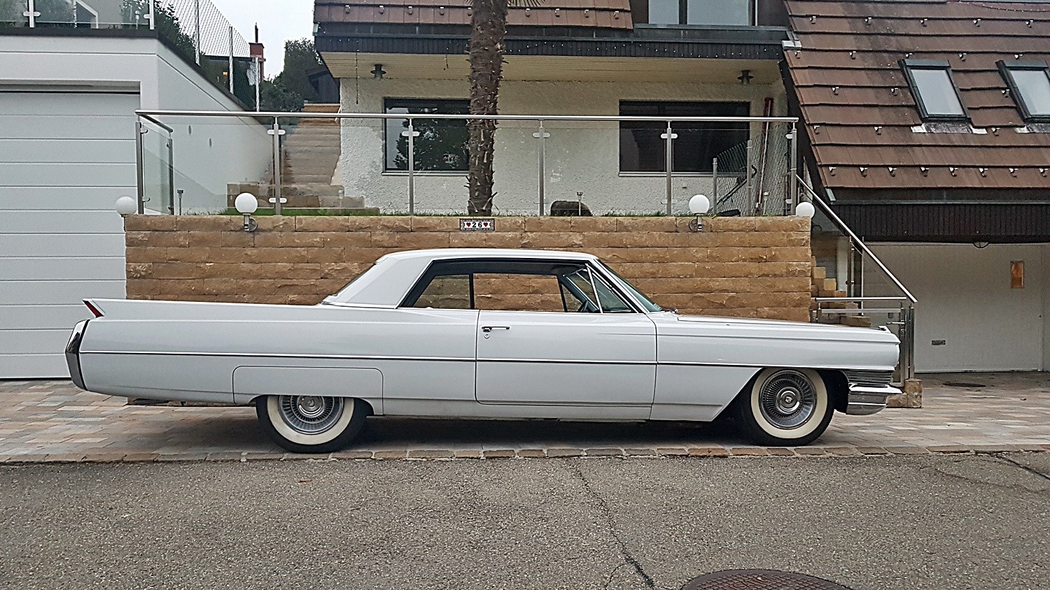 CADILLAC Deville Coupe