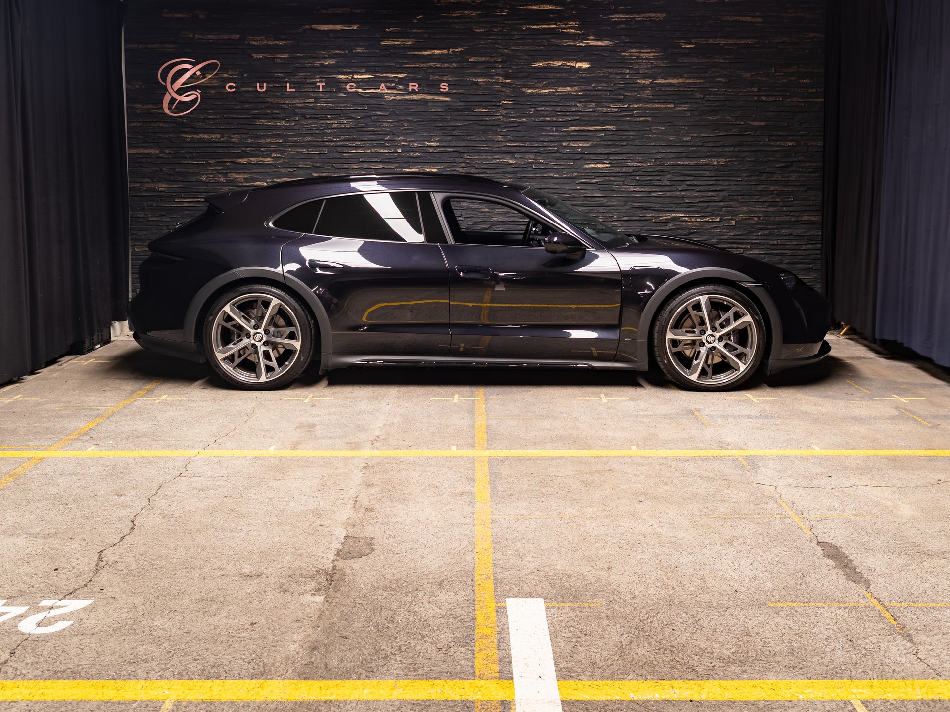 PORSCHE Taycan 4 Cross Turismo-image-0