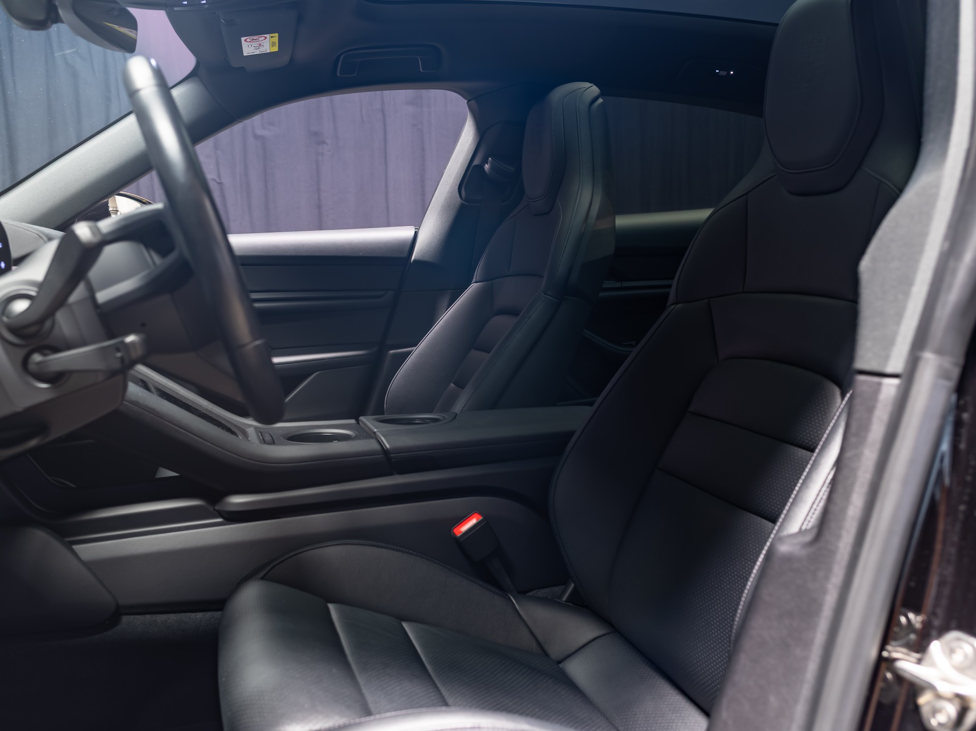 PORSCHE Taycan 4 Cross Turismo-image-7