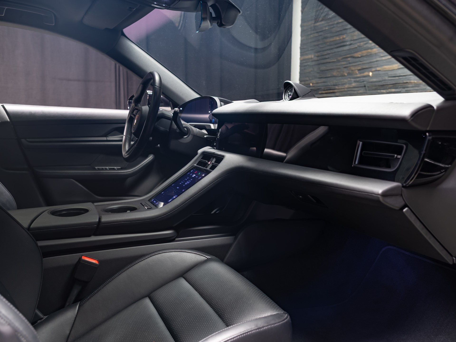 PORSCHE Taycan 4 Cross Turismo-image-8