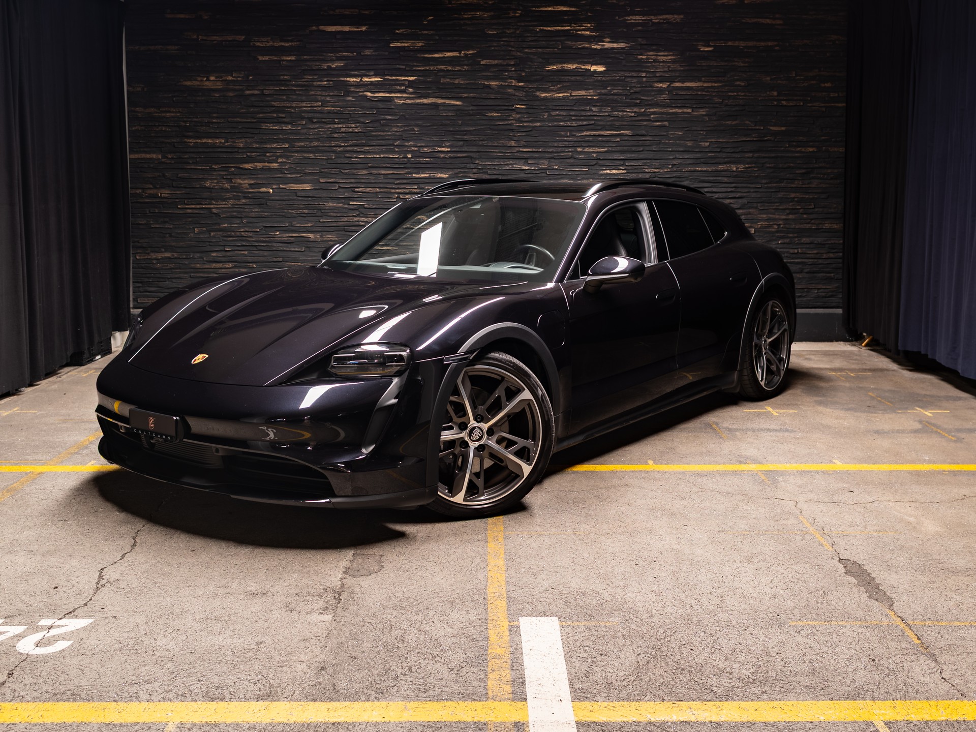 PORSCHE Taycan 4 Cross Turismo-image-31
