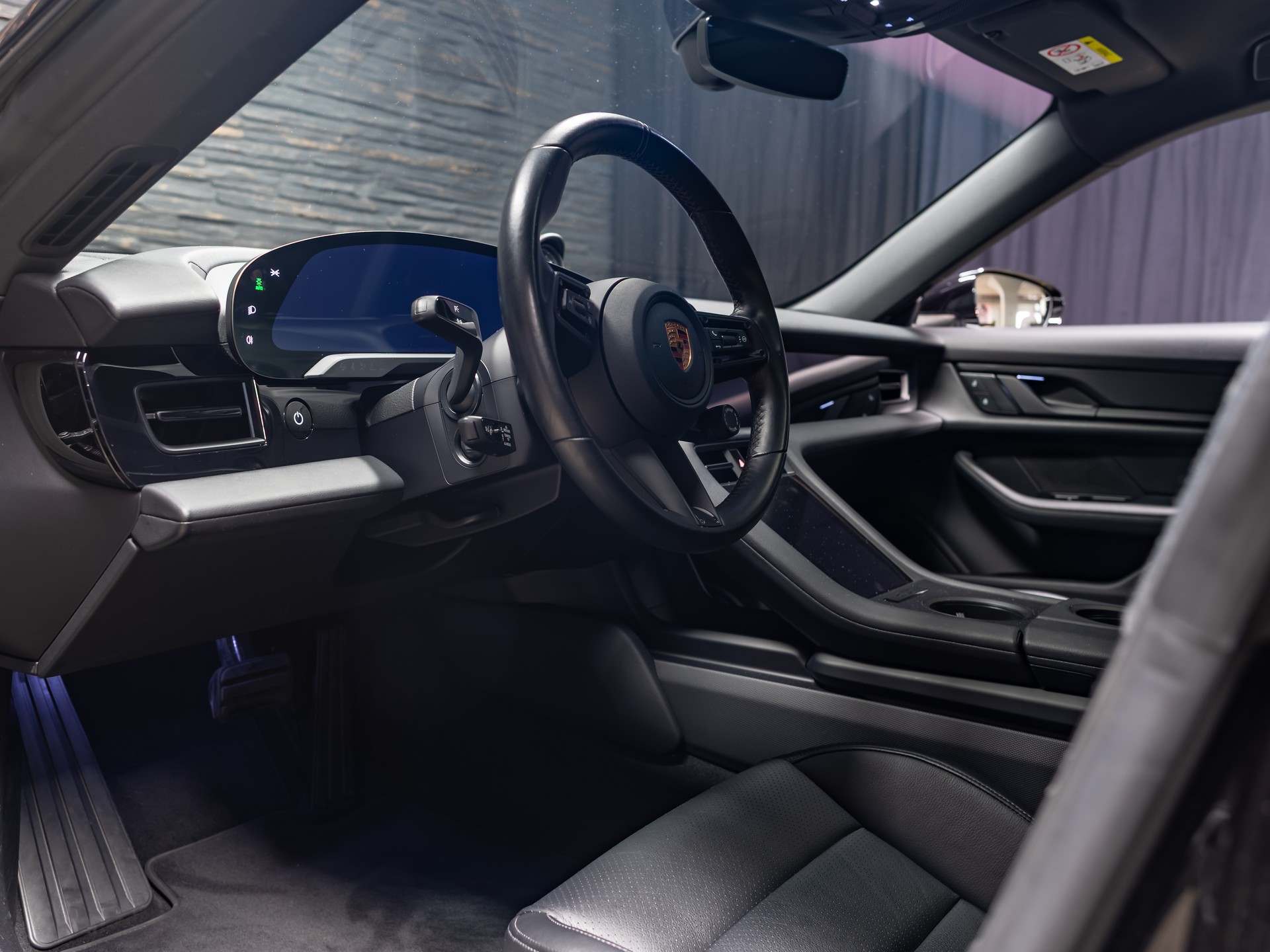 PORSCHE Taycan 4 Cross Turismo-image-25