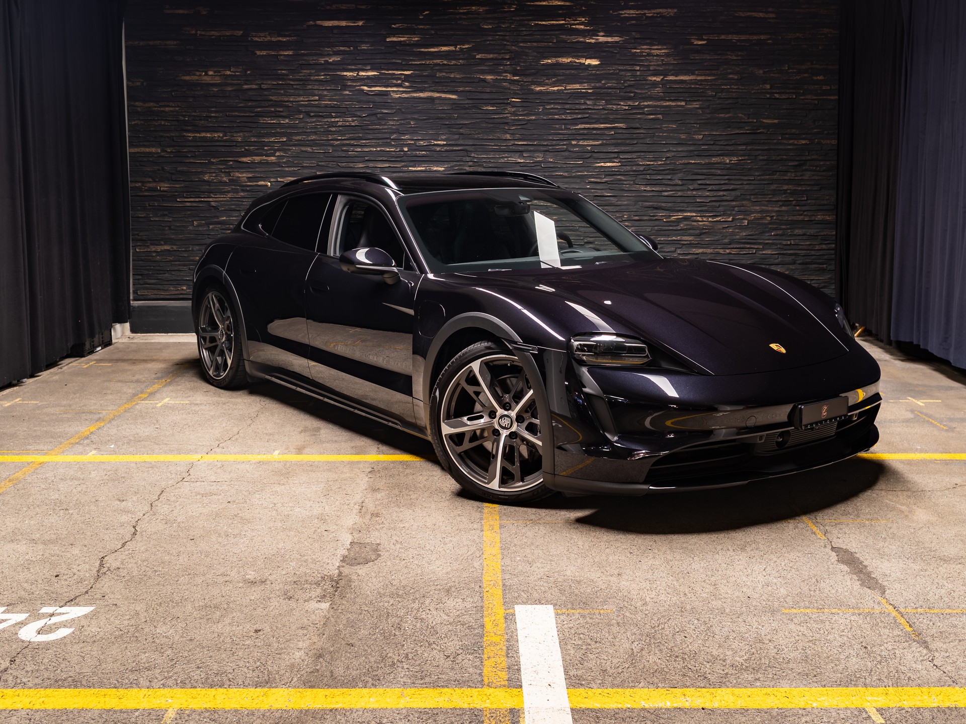 PORSCHE Taycan 4 Cross Turismo-image-5