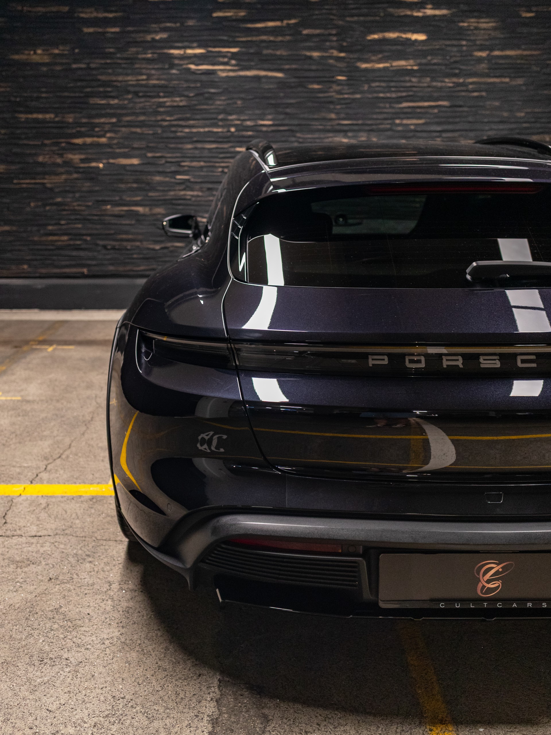 PORSCHE Taycan 4 Cross Turismo-image-13