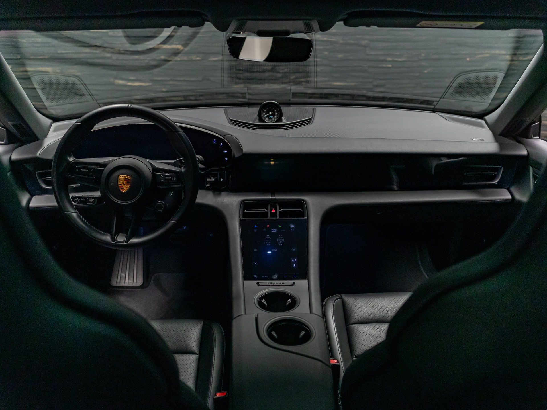 PORSCHE Taycan 4 Cross Turismo-image-17