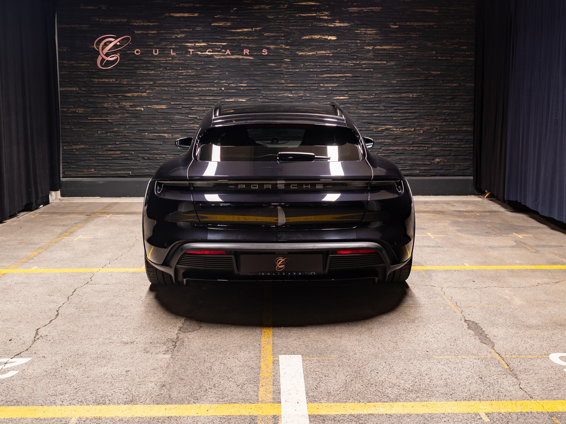 PORSCHE Taycan 4 Cross Turismo-image-3