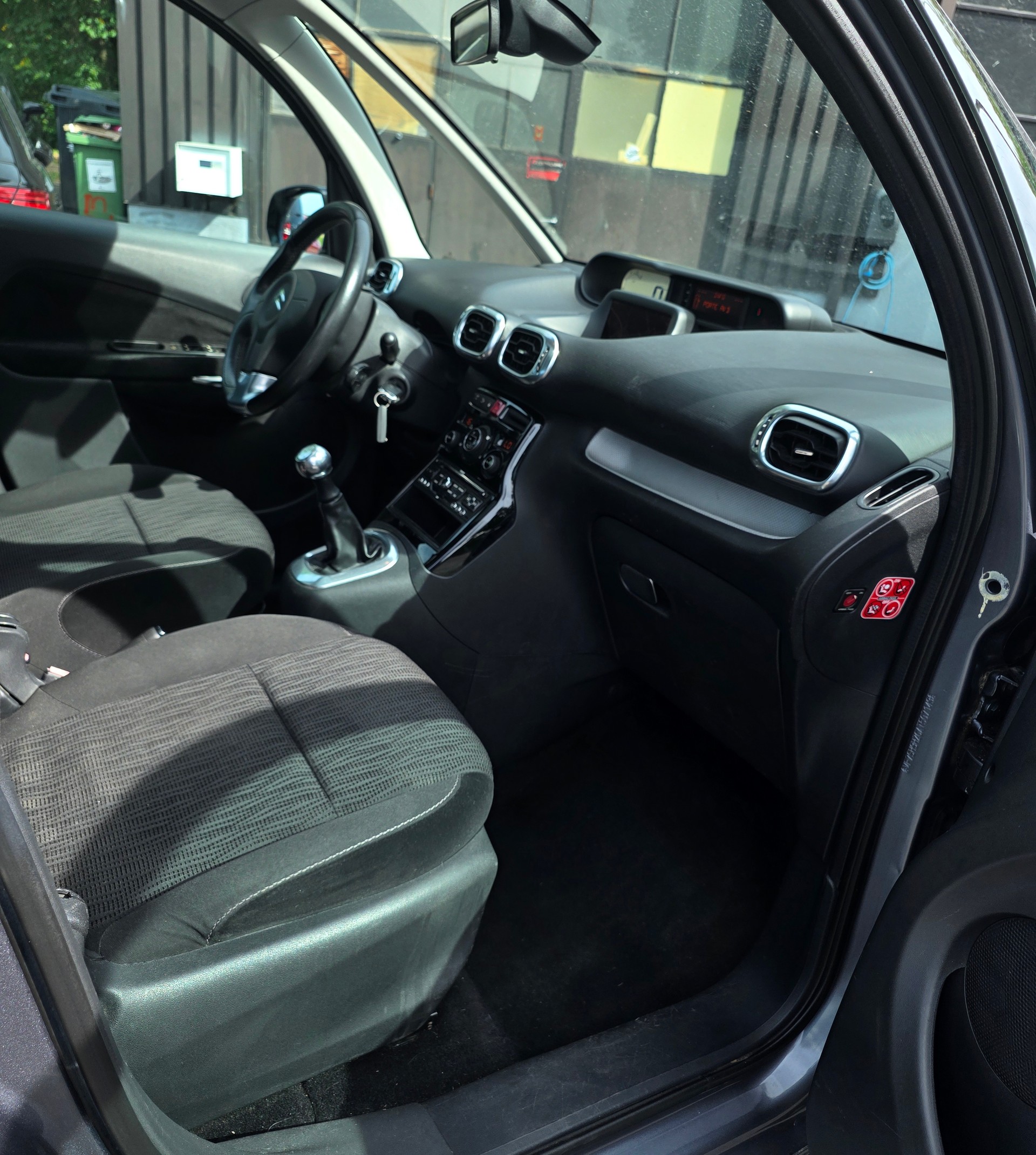 CITROEN C3 Picasso 1.6 HDi Exclusive-image-8