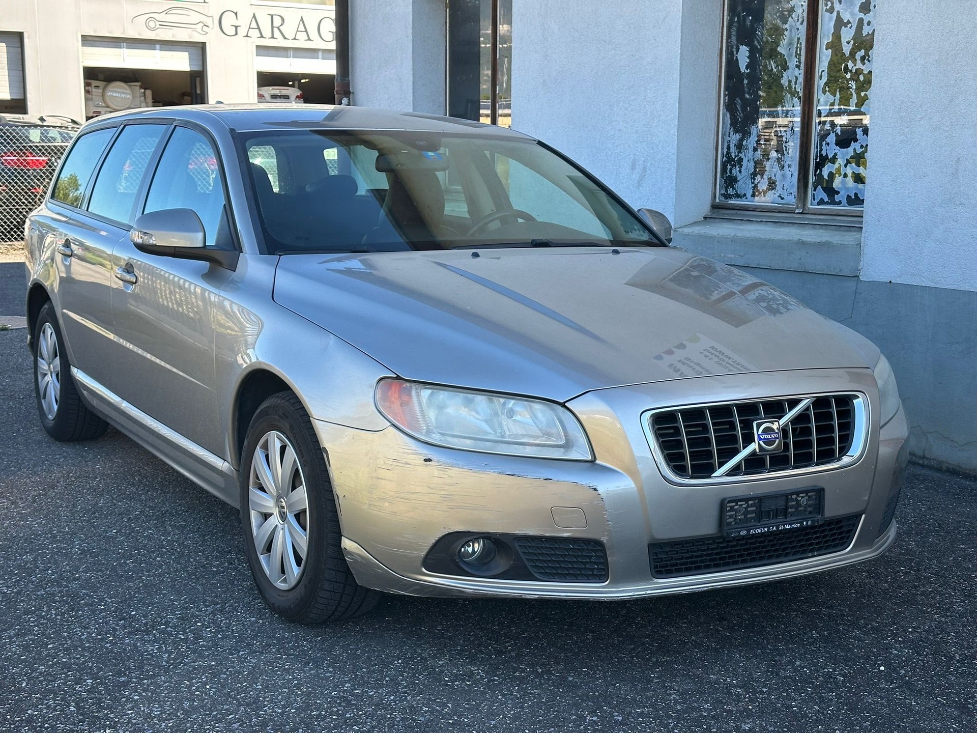 VOLVO V70 2.5T Momentum-image-0