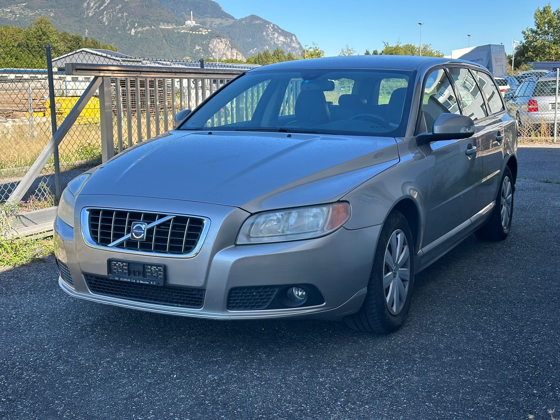 VOLVO V70 2.5T Momentum-image-4