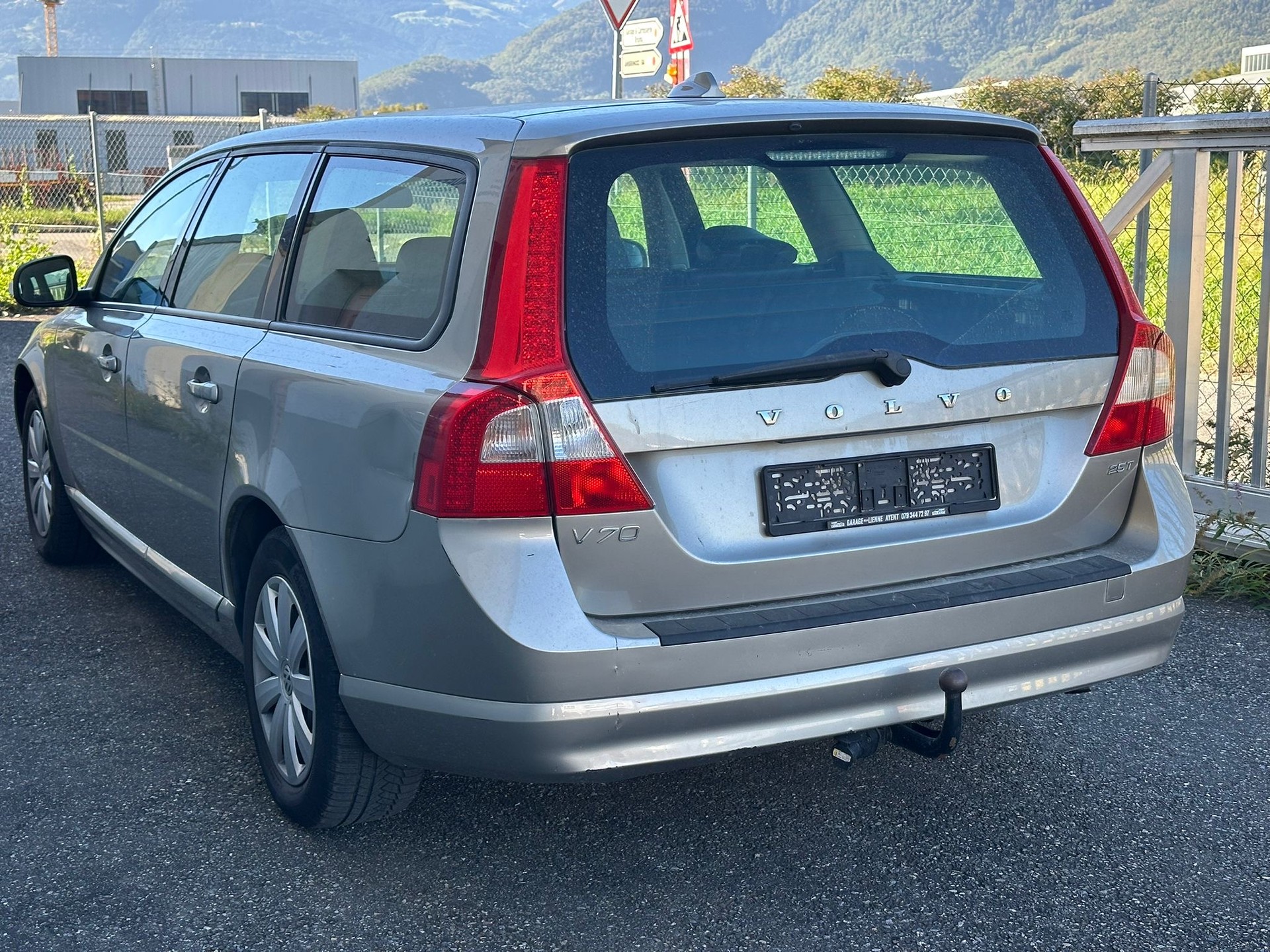 VOLVO V70 2.5T Momentum-image-3