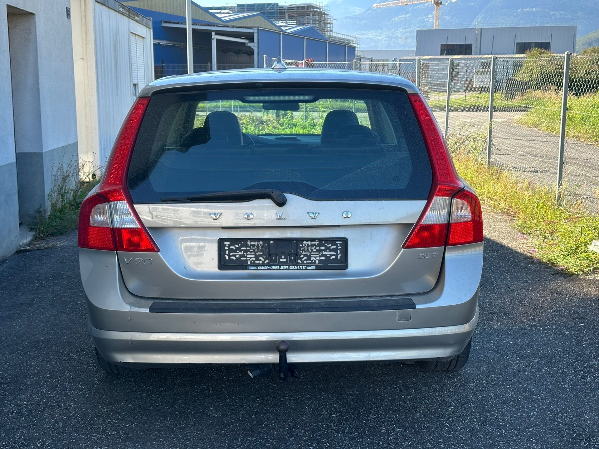 VOLVO V70 2.5T Momentum-image-2