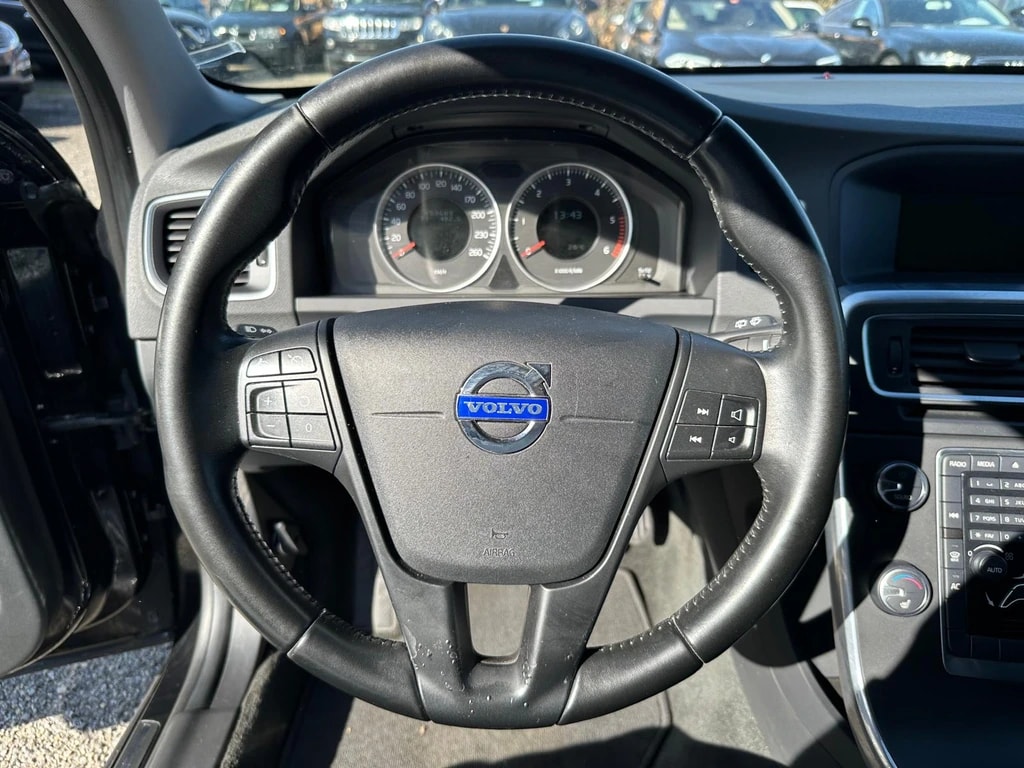 VOLVO V60 D3 Momentum Geartronic-image-8