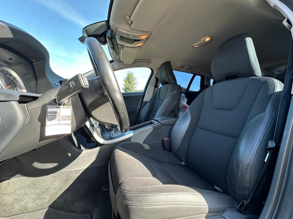 VOLVO V60 D3 Momentum Geartronic-image-7