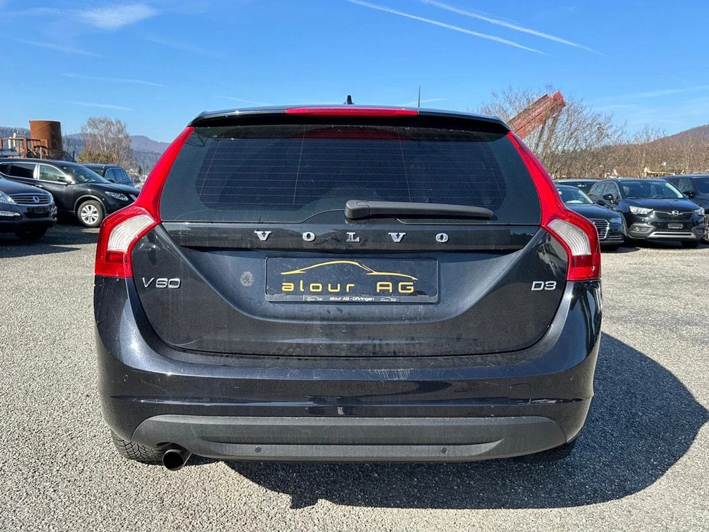 VOLVO V60 D3 Momentum Geartronic-image-3