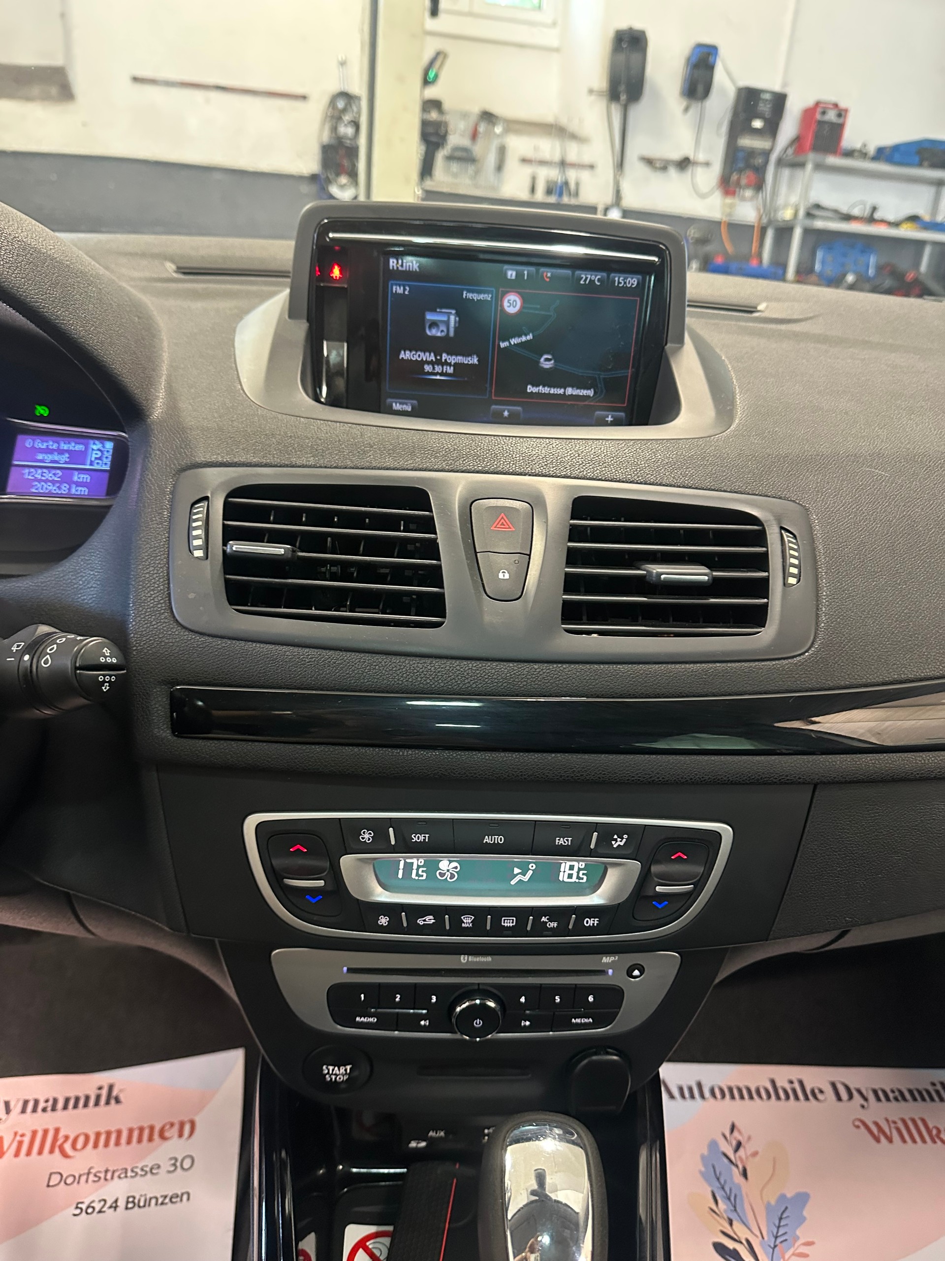 RENAULT Mégane Grandtour 1.2 16V Turbo Bose EDC-image-11