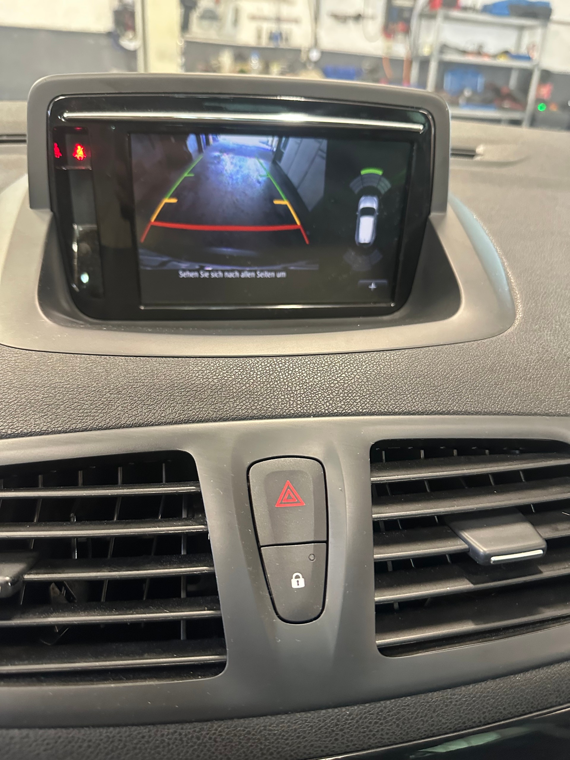RENAULT Mégane Grandtour 1.2 16V Turbo Bose EDC-image-12