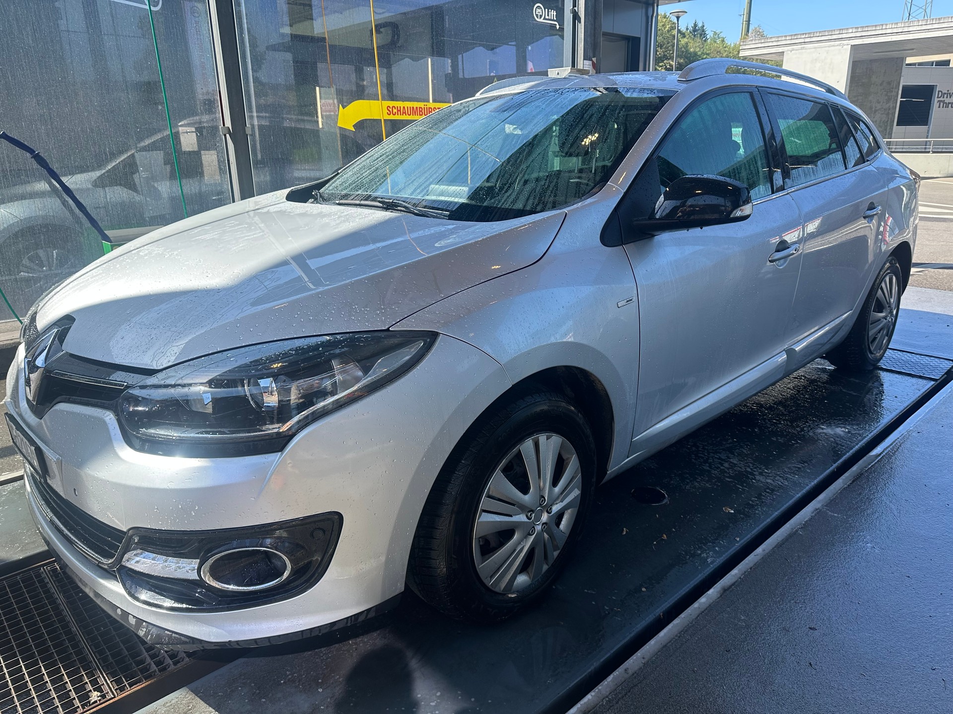 RENAULT Mégane Grandtour 1.2 16V Turbo Bose EDC-image-1