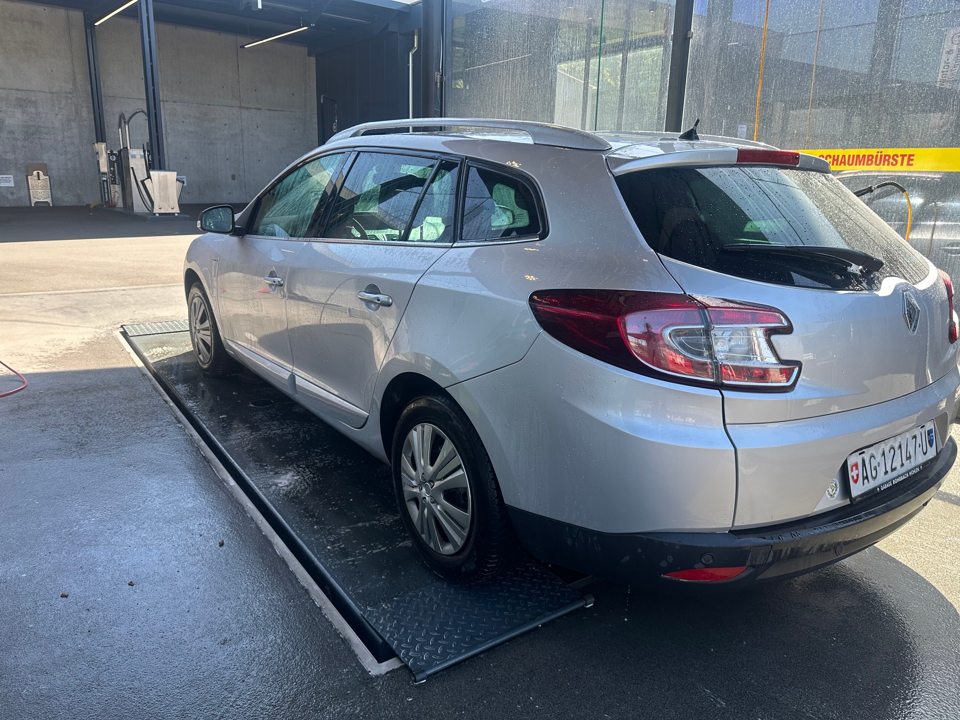 RENAULT Mégane Grandtour 1.2 16V Turbo Bose EDC-image-2