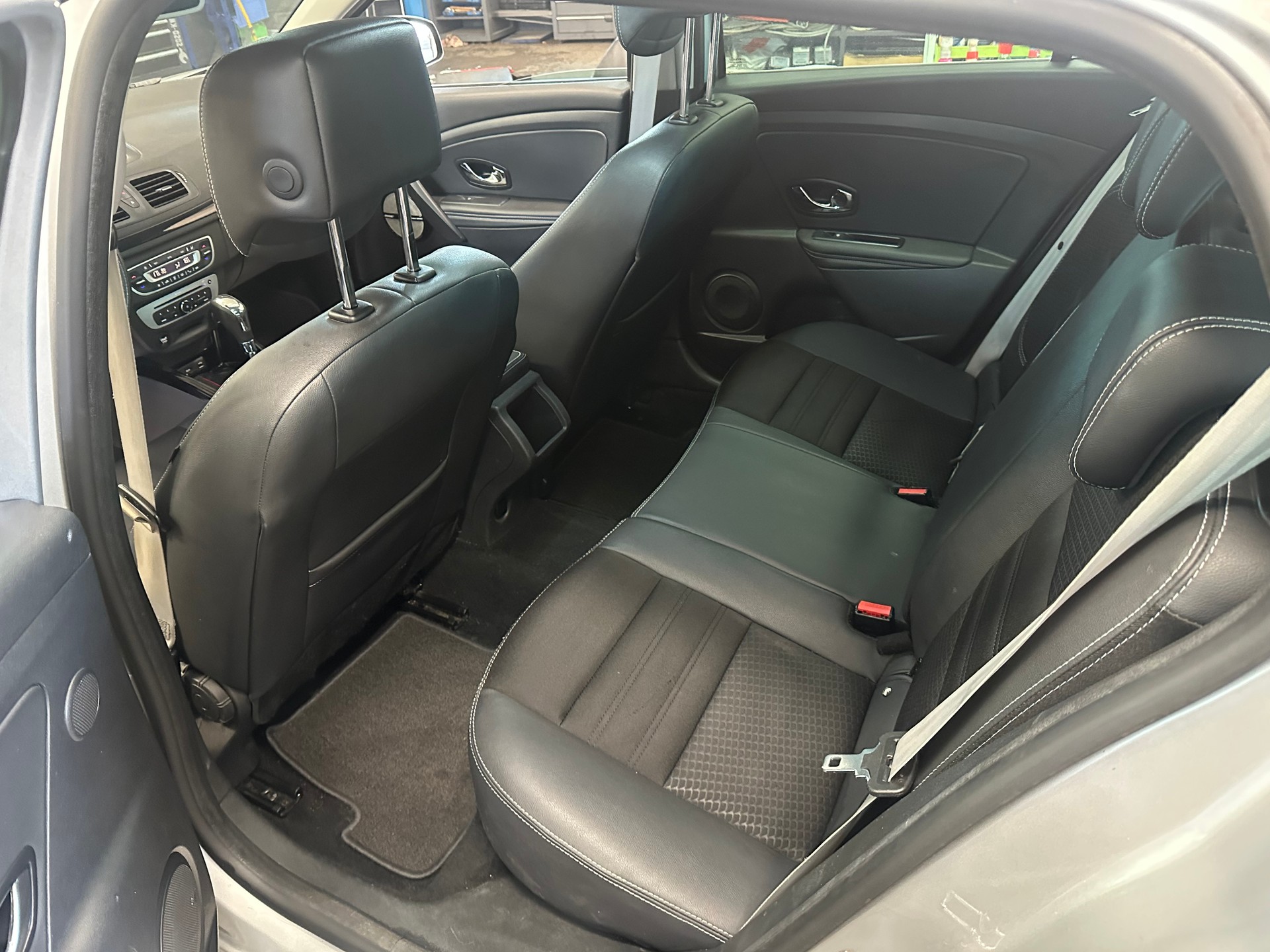 RENAULT Mégane Grandtour 1.2 16V Turbo Bose EDC-image-9