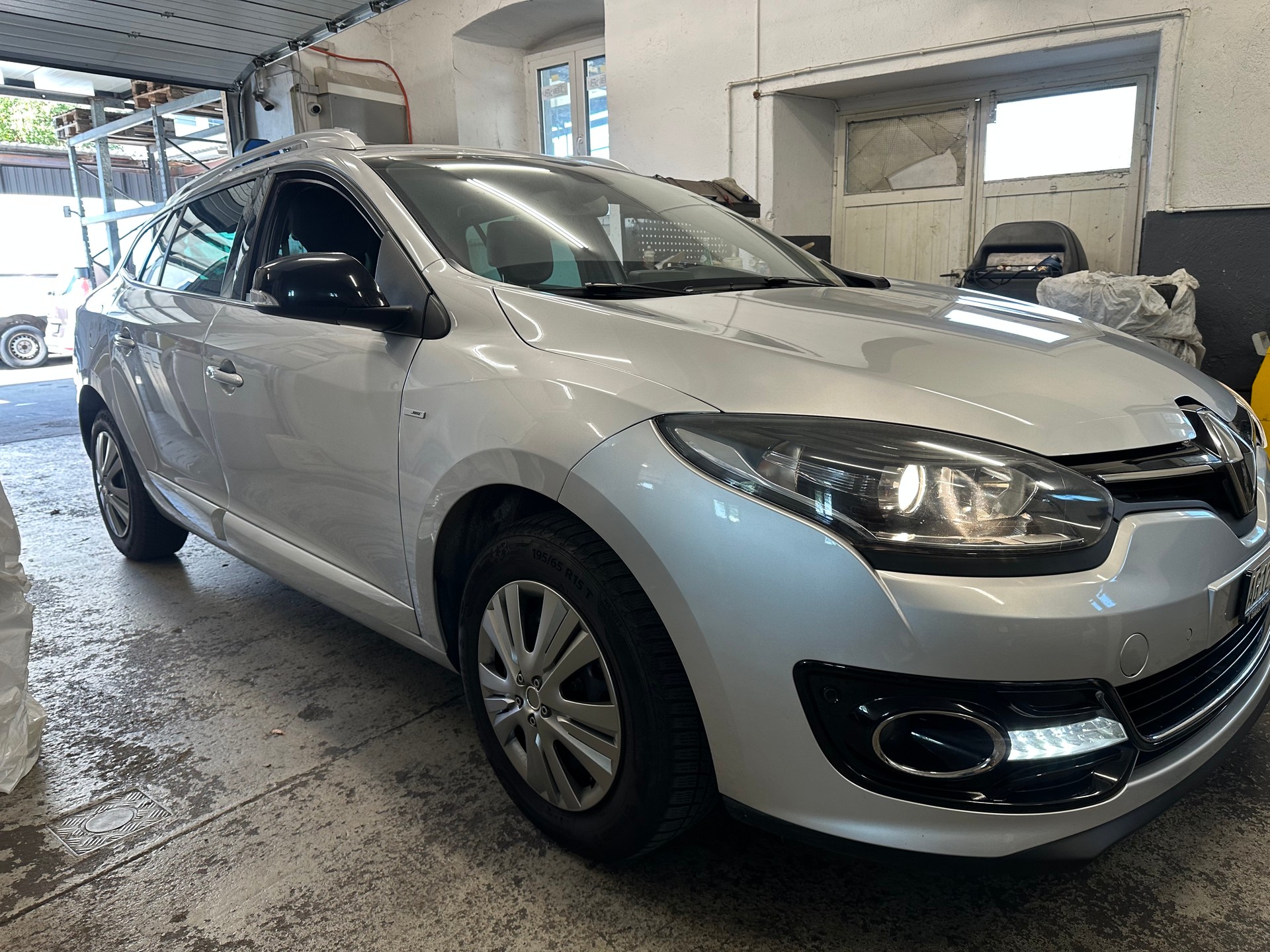 RENAULT Mégane Grandtour 1.2 16V Turbo Bose EDC-image-14