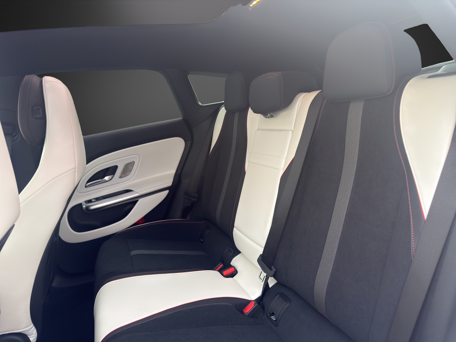 MERCEDES-BENZ CLA 220-image-13
