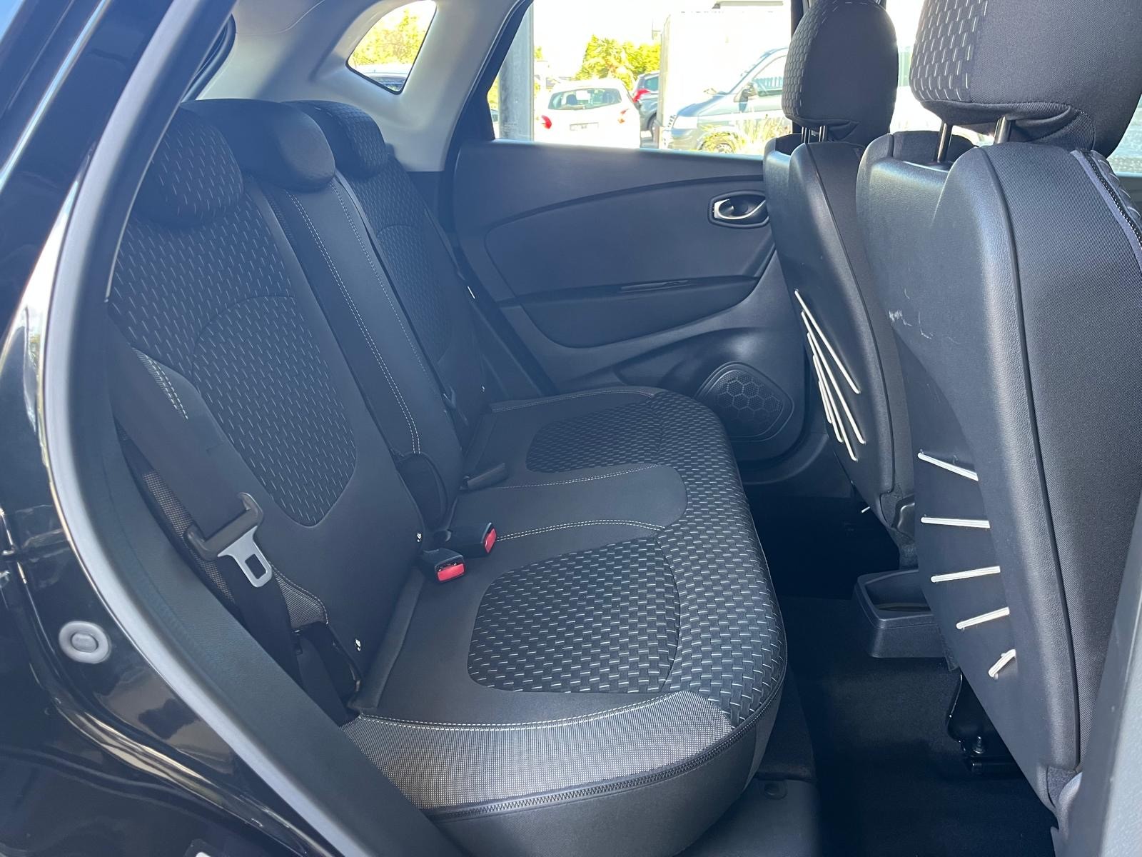 RENAULT Captur 1.3 T 16V Intens EDC-image-15