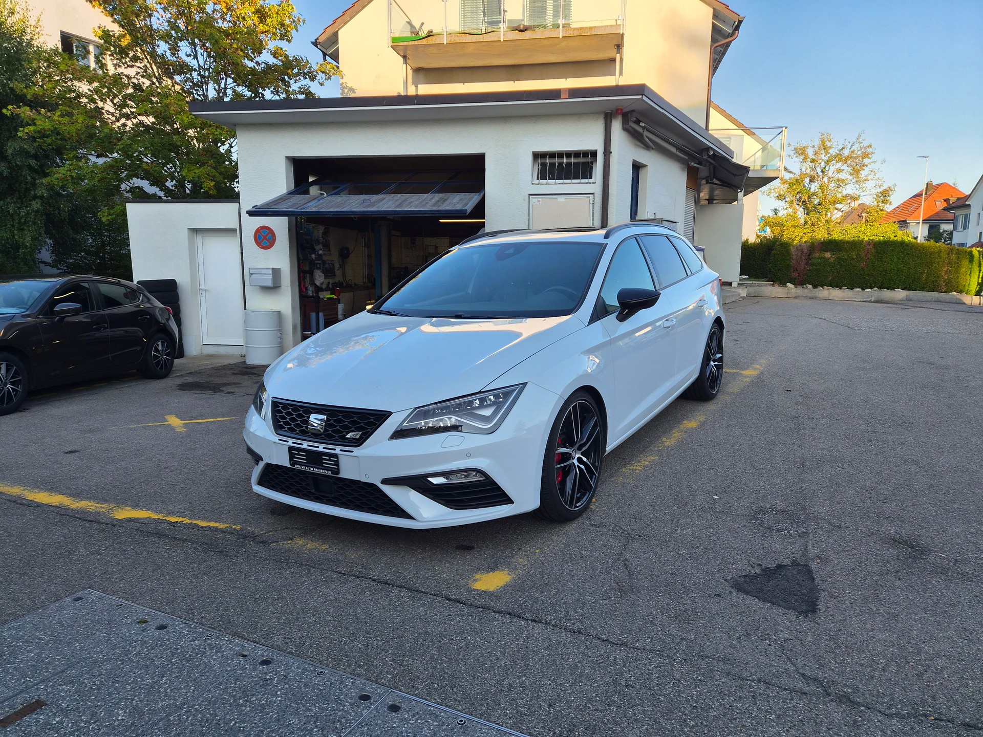 SEAT Leon ST 2.0 TSI Cupra 300 4 Drive DSG-image-0