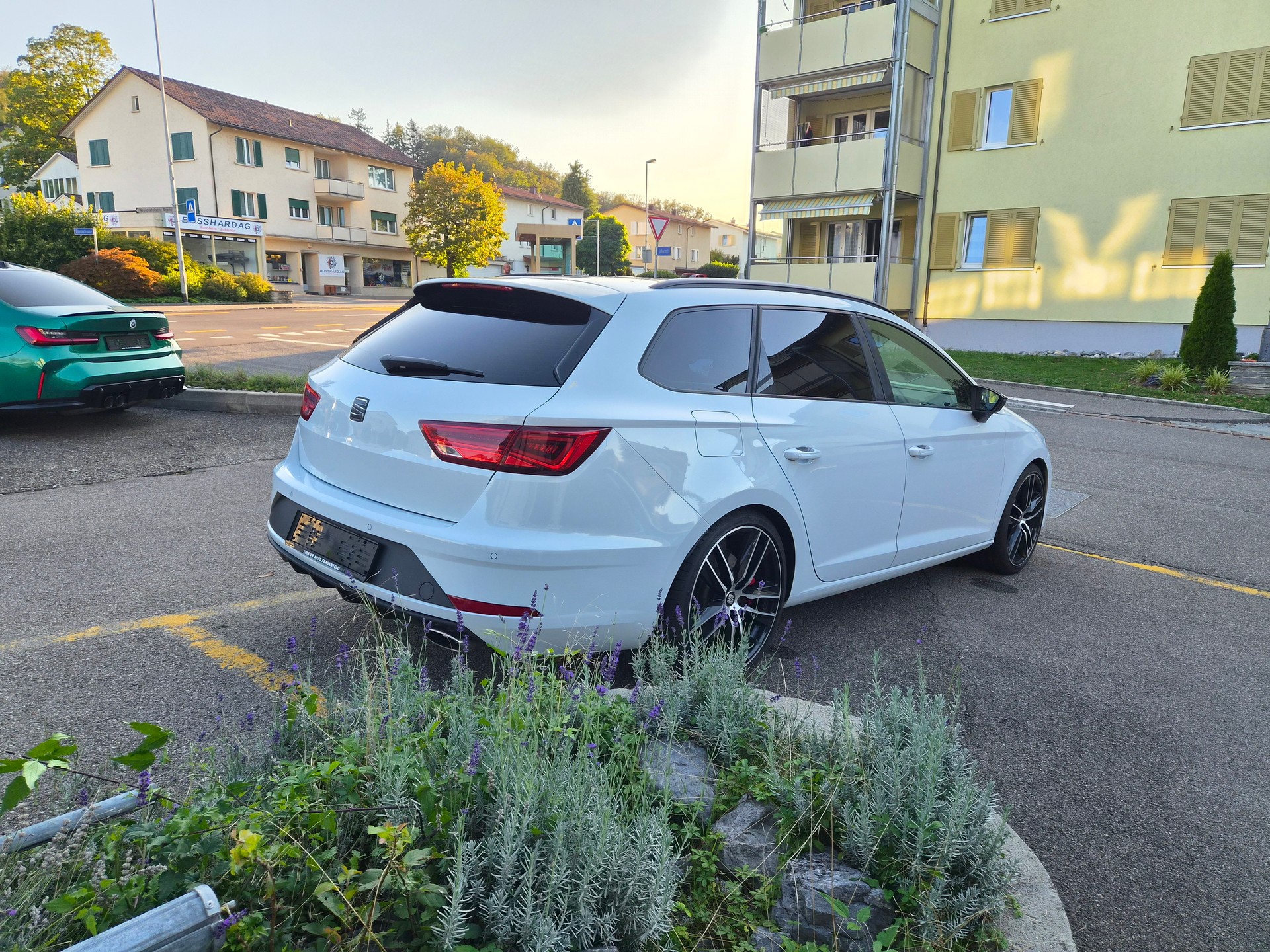 SEAT Leon ST 2.0 TSI Cupra 300 4 Drive DSG-image-2