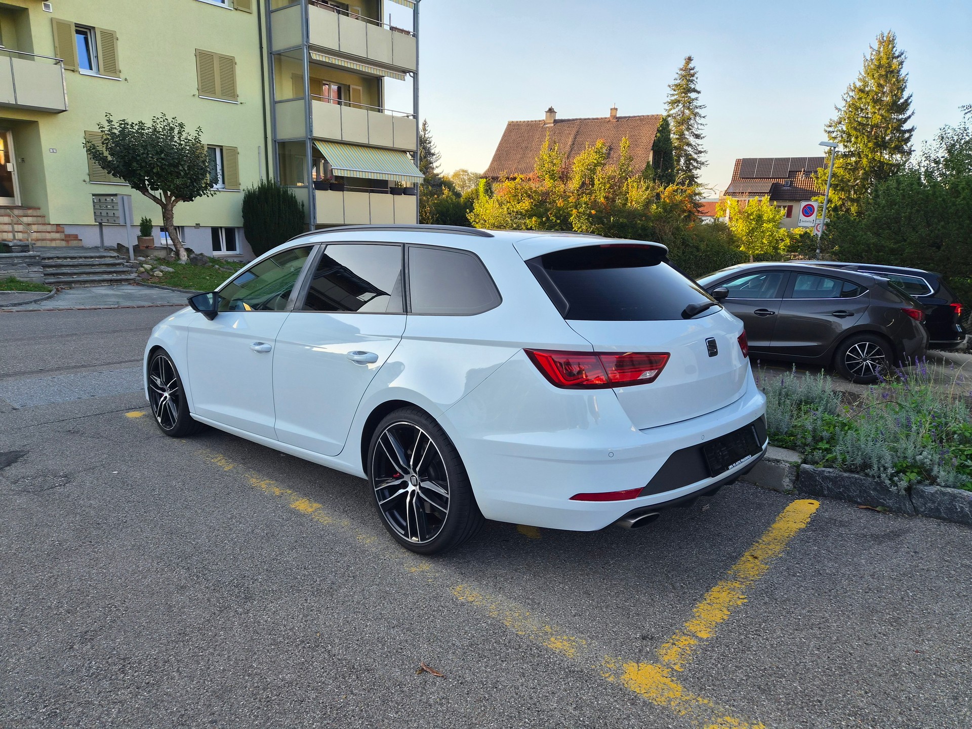 SEAT Leon ST 2.0 TSI Cupra 300 4 Drive DSG-image-1