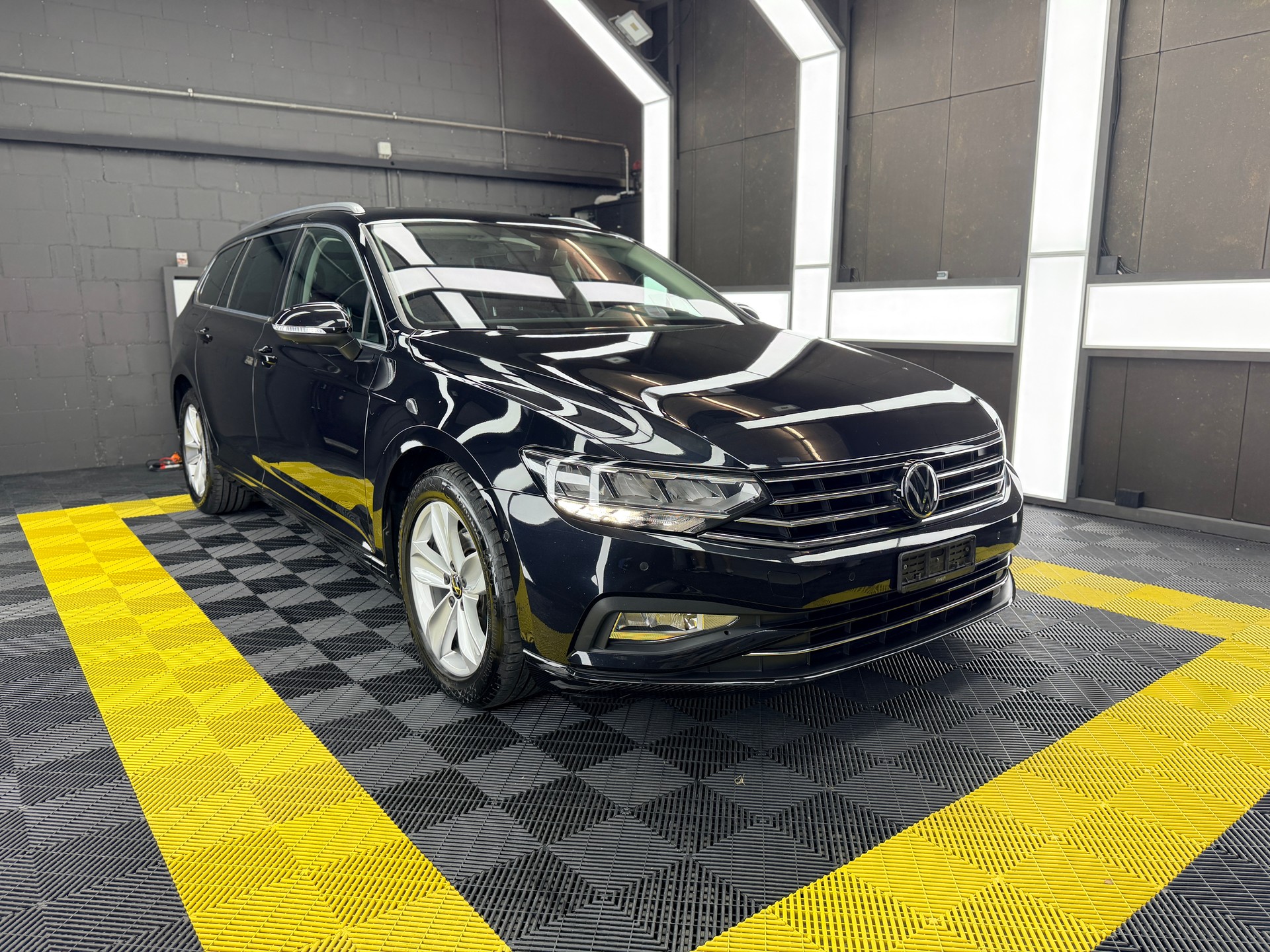 VW Passat 2.0 TDI BMT Business 4Motion DSG-image-1