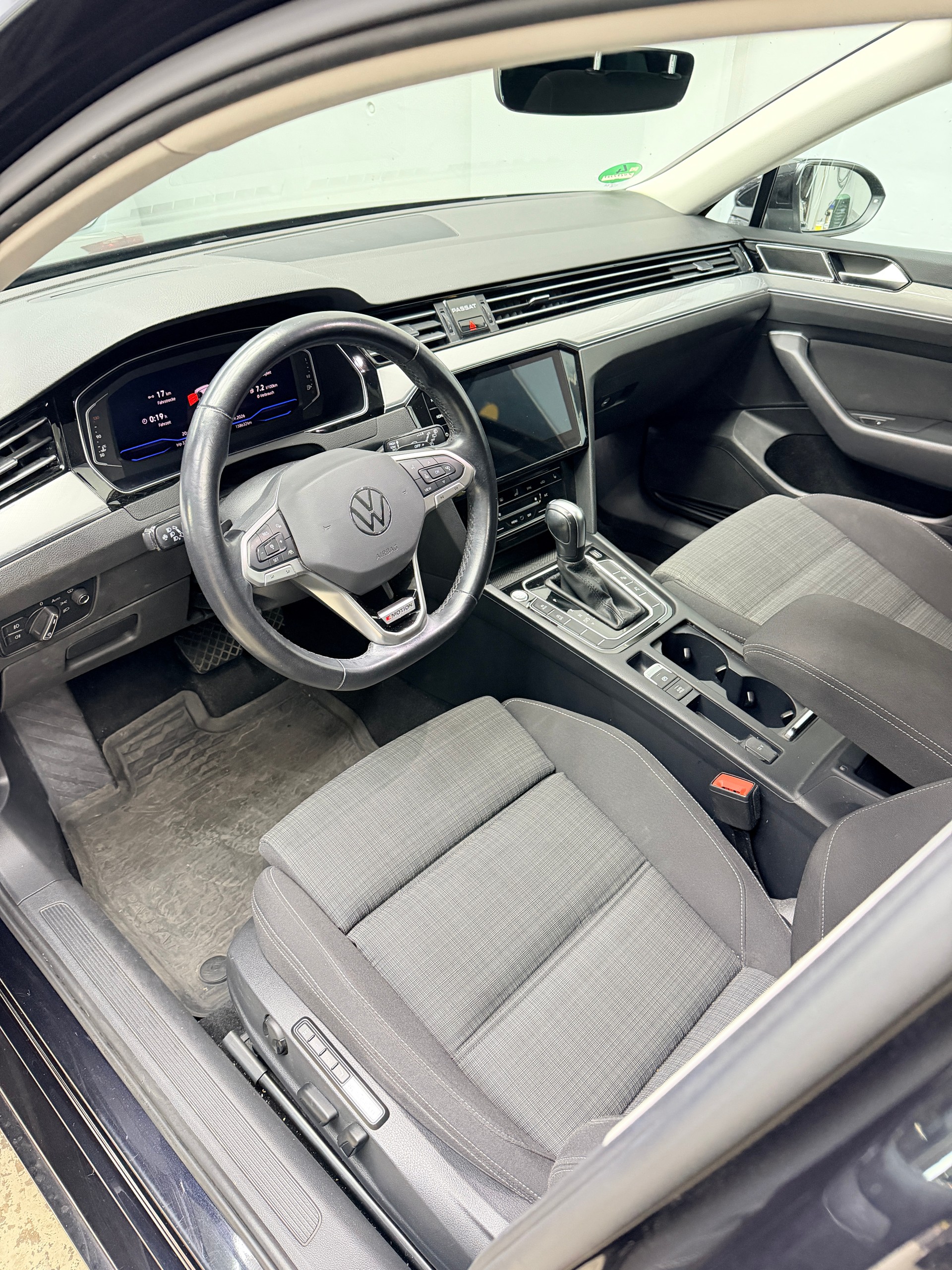 VW Passat 2.0 TDI BMT Business 4Motion DSG-image-2