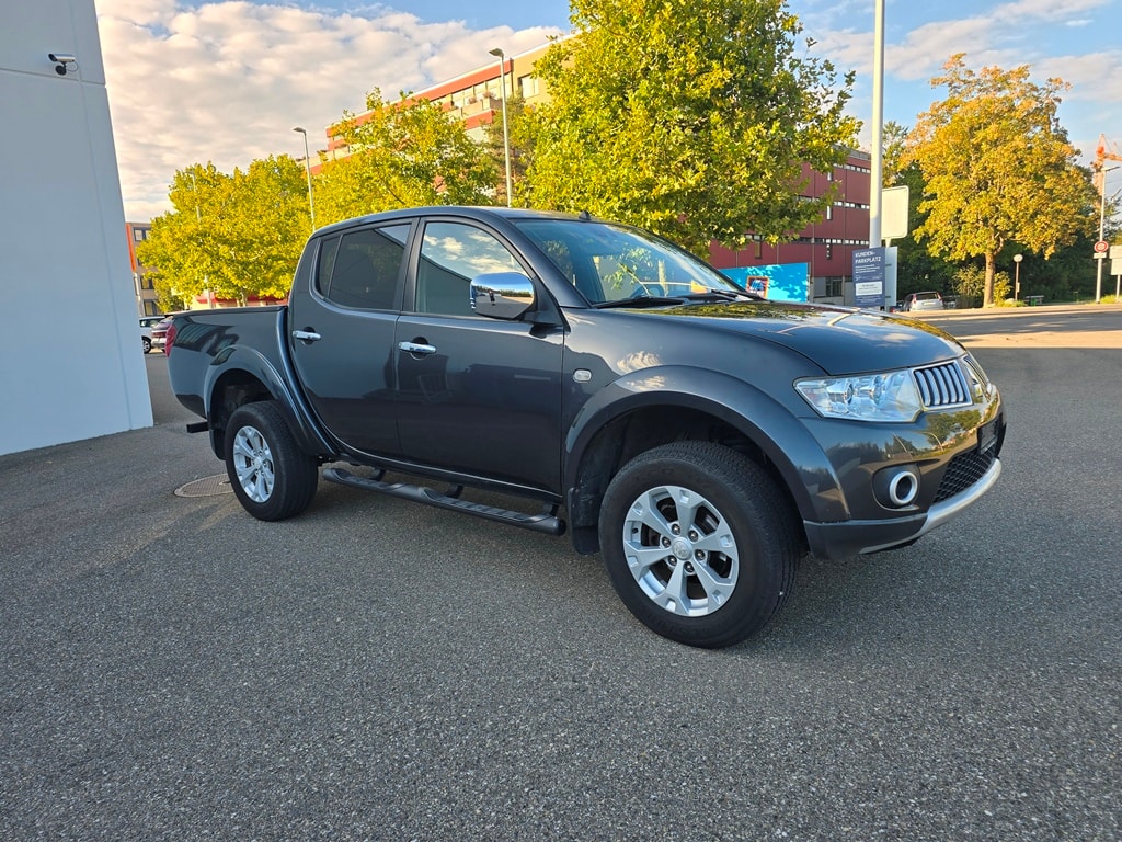 MITSUBISHI L200 D-Cab Pick-up 2.5 DID HP 178 4x4 Intense-image-10