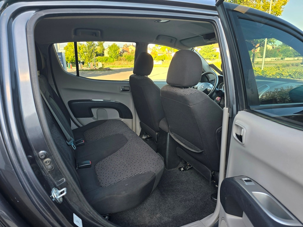 MITSUBISHI L200 D-Cab Pick-up 2.5 DID HP 178 4x4 Intense-image-16