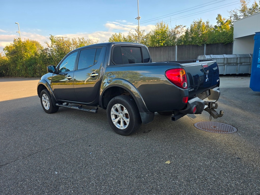 MITSUBISHI L200 D-Cab Pick-up 2.5 DID HP 178 4x4 Intense-image-4